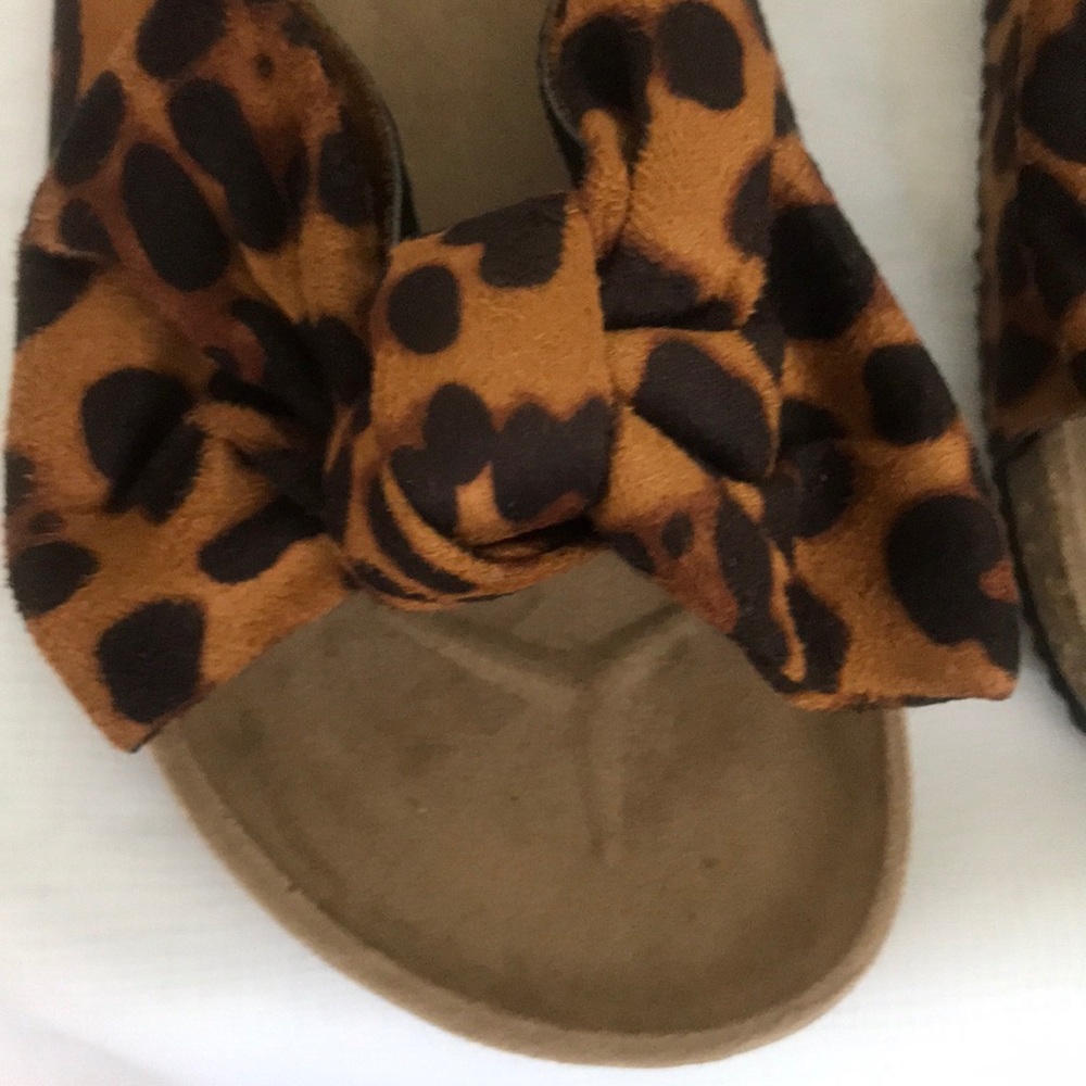 Cheetah bow slides NWOB Size 38 (8) - Picture 2 of 5
